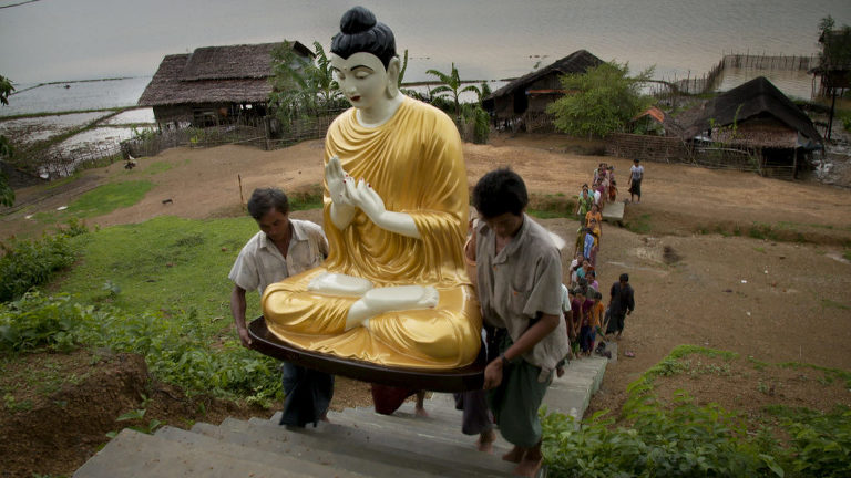 Birmanie, le pouvoir des moines / Burma, the Power of Monks
Missionaire bouddhiste / buddhist missionary