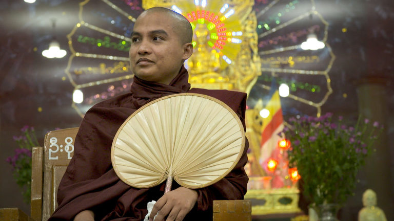 Birmanie, le pouvoir des moines / Burma, the Power of Monks